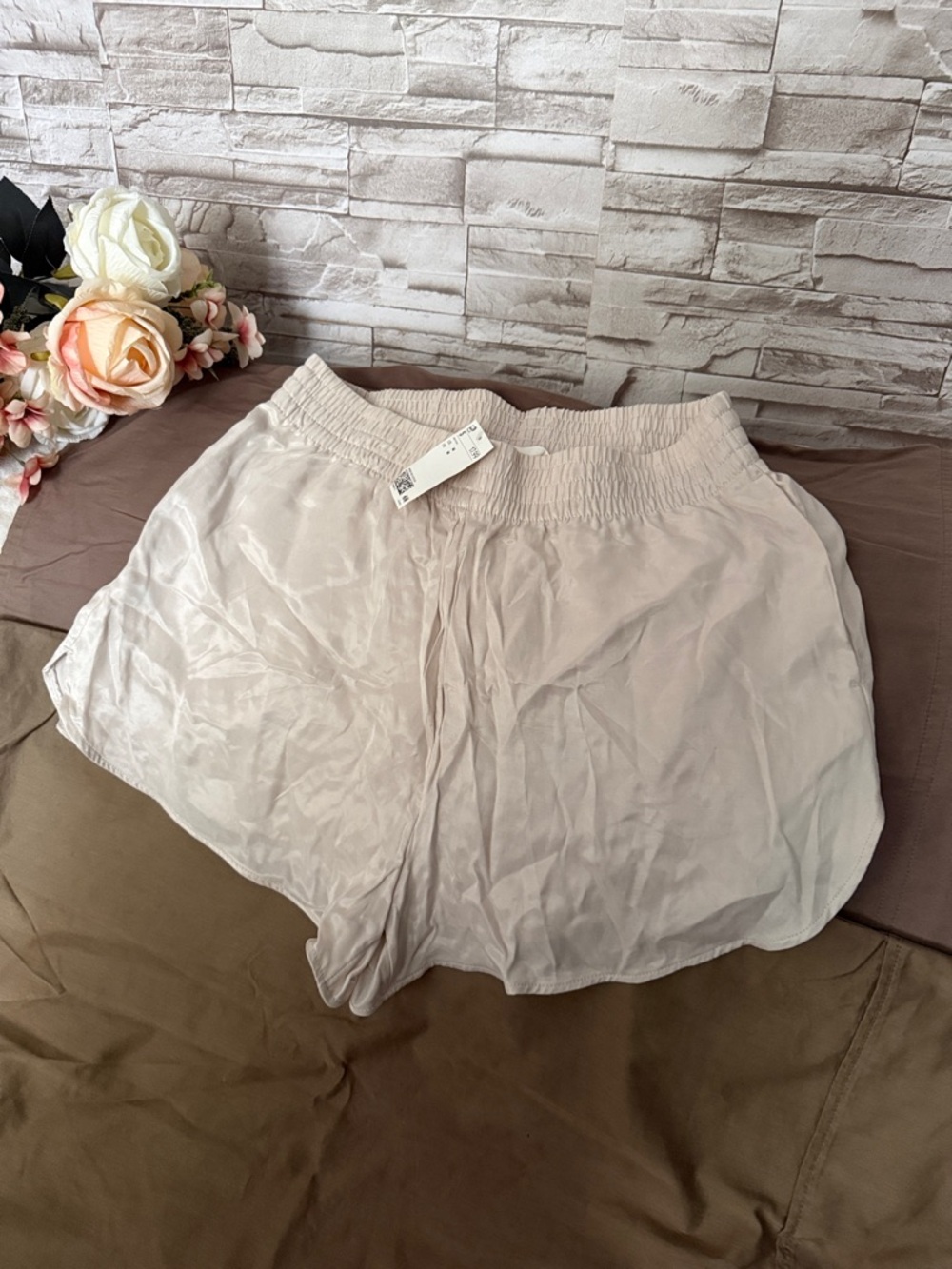 H&M Light Taupe Satin Elastic Waist Shorts